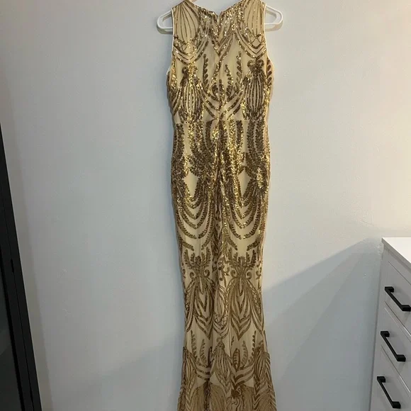 BNWT Gold Sequin Gown - Picture 5 of 6